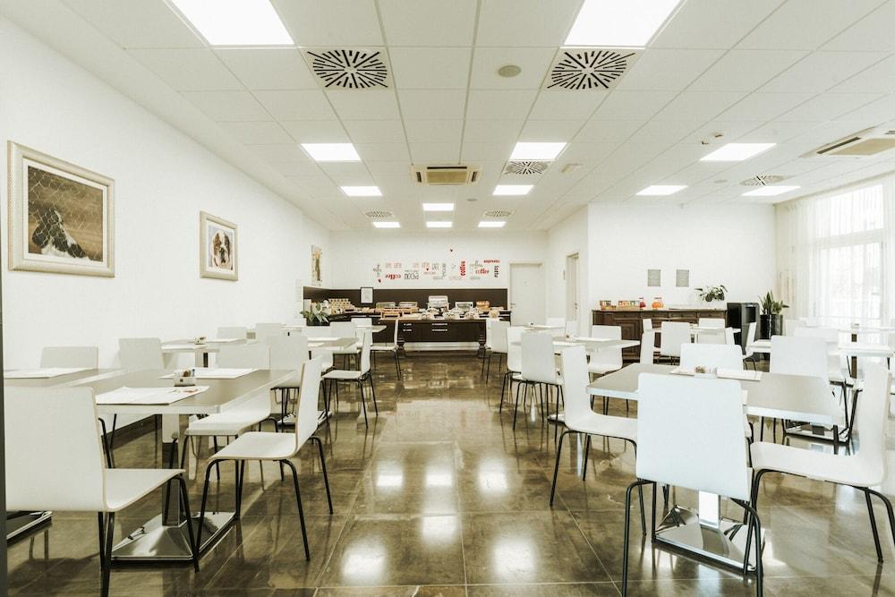 Hotel Carpi Esterno foto