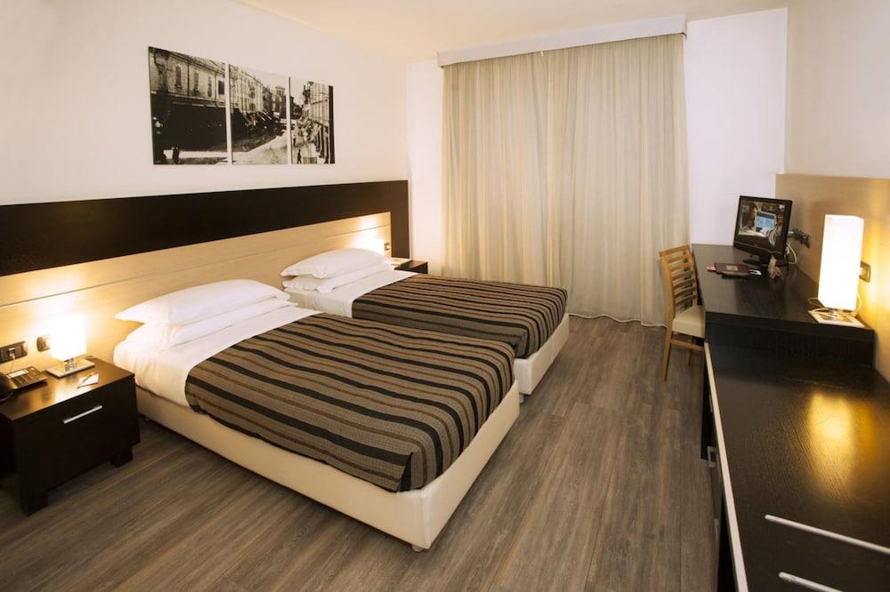Hotel Carpi Esterno foto
