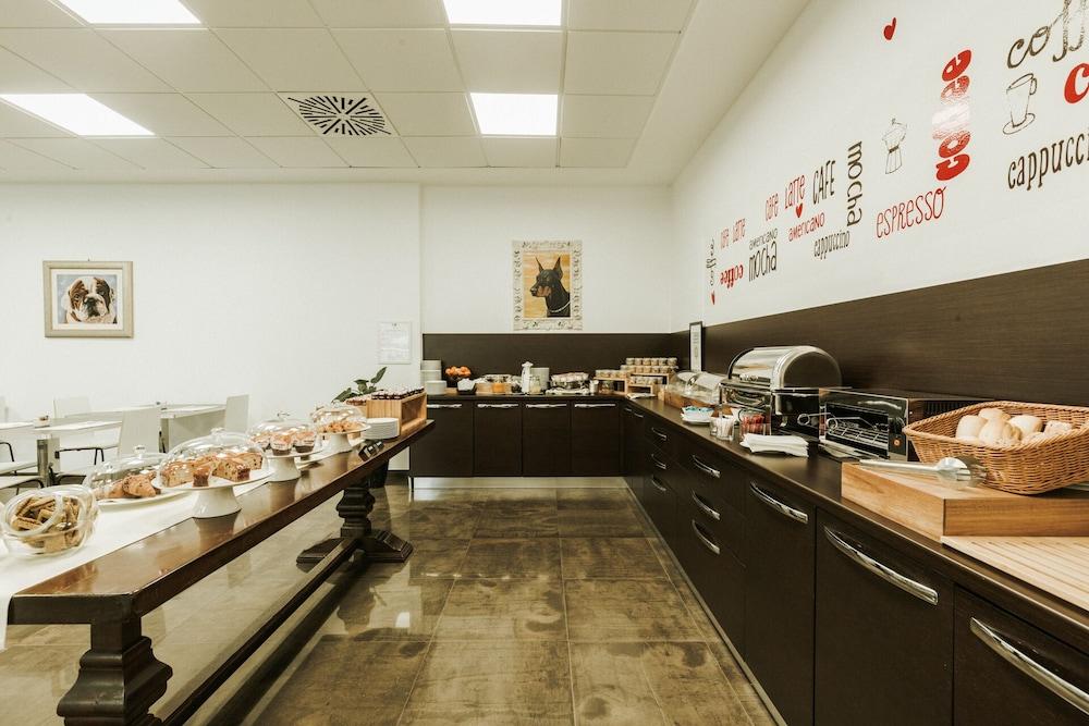Hotel Carpi Esterno foto